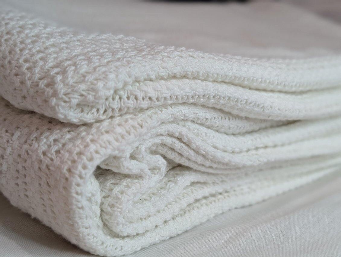 100% Cotton Knit throw Blanket – Soft, Breathable & Lightweight – Cream White