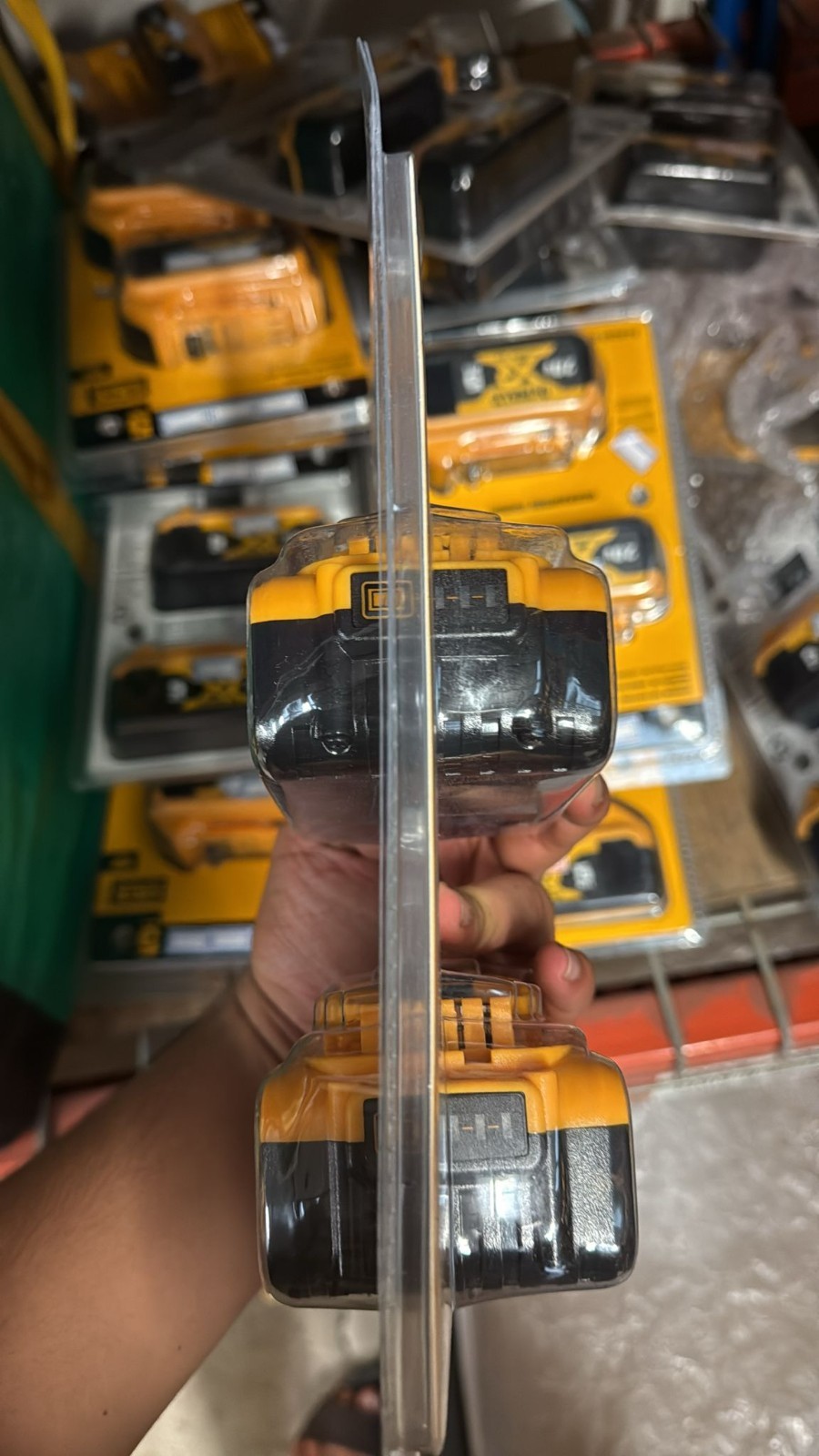 Dewalt Dcb205-2 20-Volt Max Premium Lithium-Ion 5.0Ah, 2 Pack
