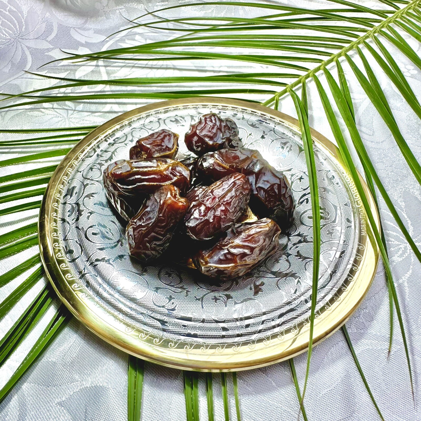 5 LBS FRESH CALIFORNIA MEDJOOL DATES PREMIUM TIGHT SKIN DATES. FREE SHIPPING