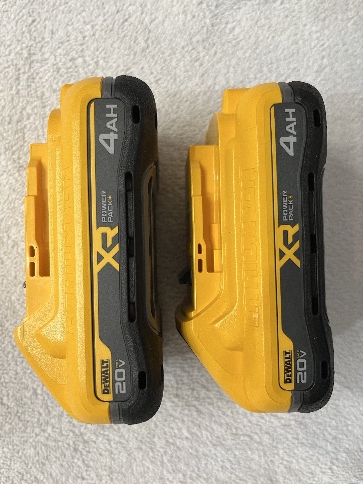 2 New Dewalt DCB2104 Powerpack 20V Max XR 4.0Ah Lithium Ion Batteries DCB2104-2