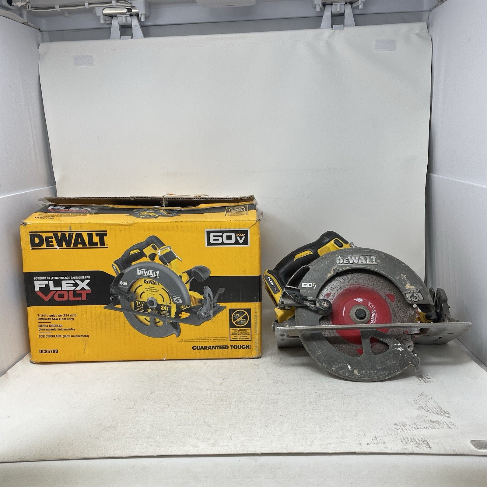 DeWalt 60 Volt FlexVolt 7 1/4″ Brushless Circular Saw DCS578B