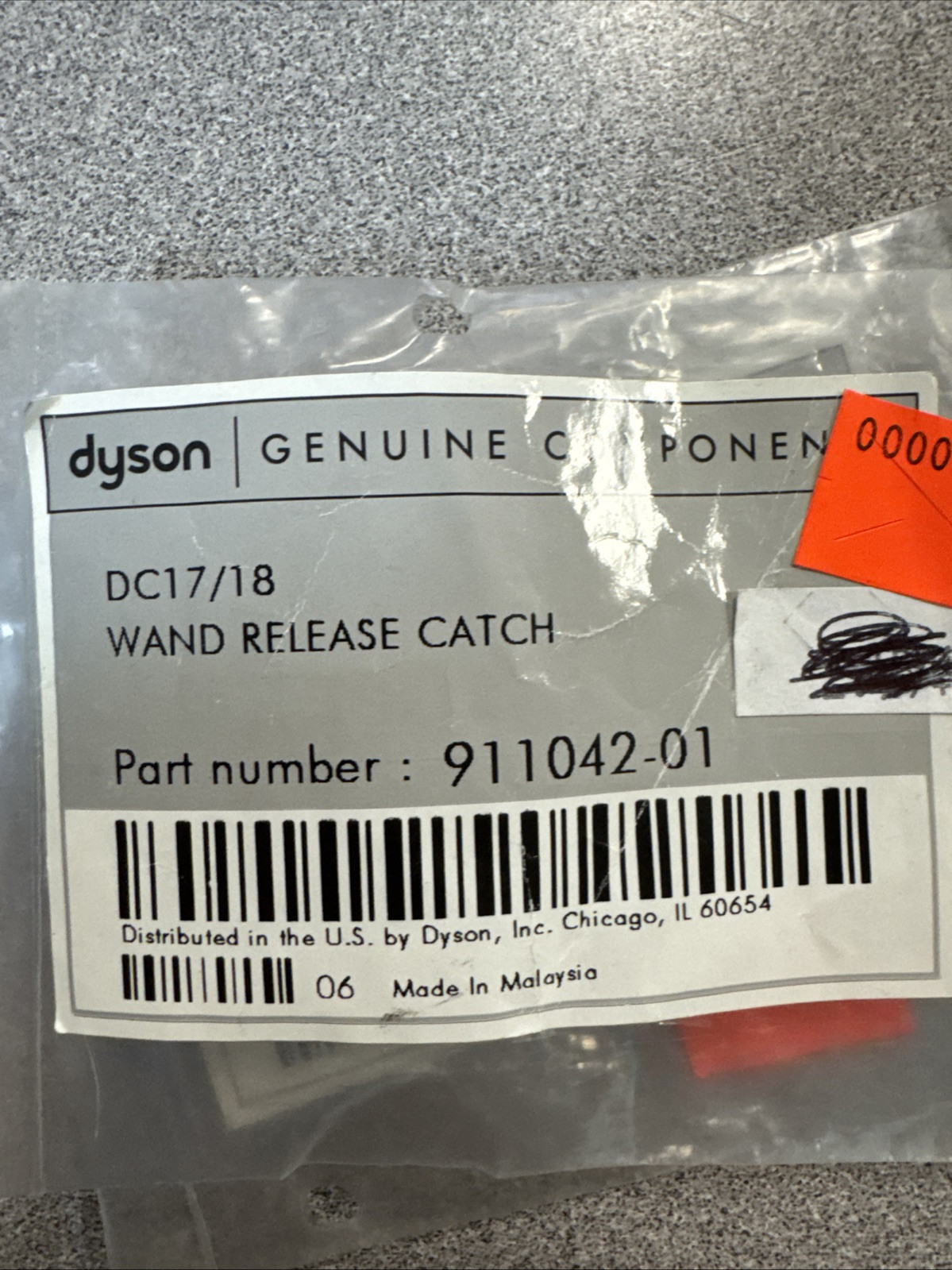 Dyson DC17, DC18 Wand Release Catch 911042-01 New Original