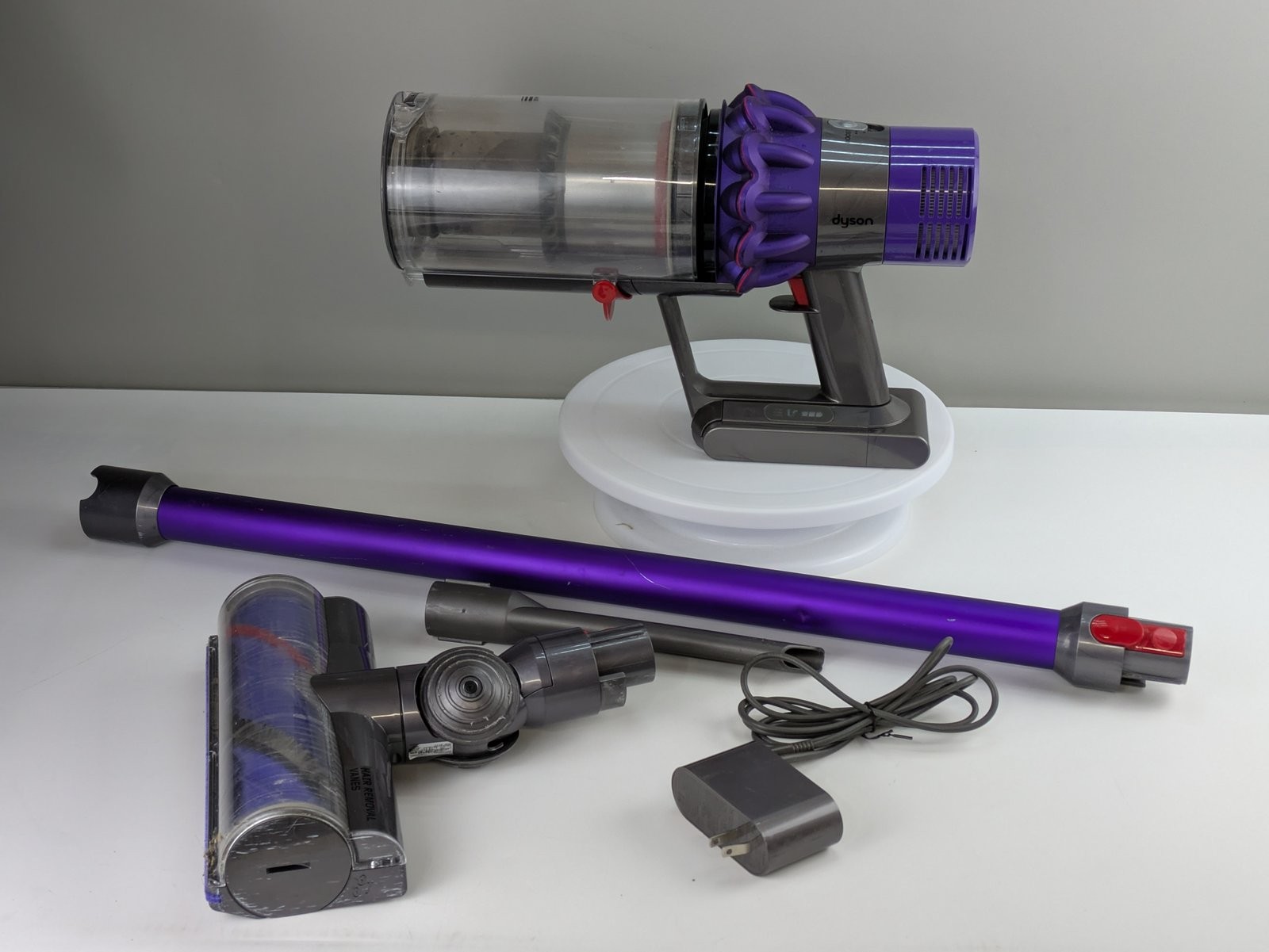 Dyson Cyclone V10 Animal Cordless Stick Vacuum w/ Charger