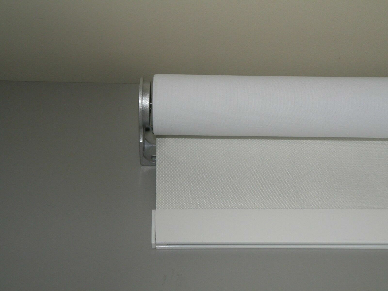 Customized Remote control Battery Power Motorized Electric Blackout Roller Shade