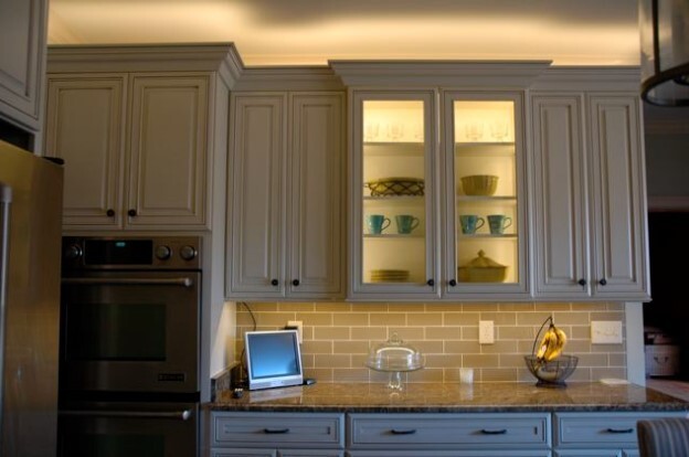 Undercabinet, curio display Light-20W Black w/10′ Power Cord & switch(1000-0546)