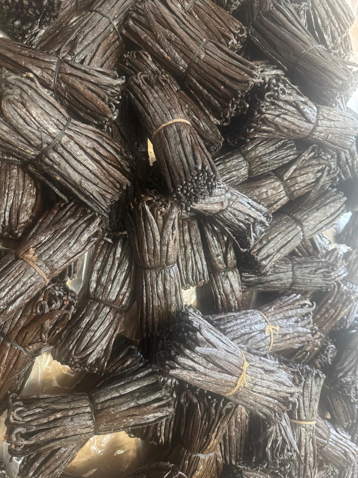 Organic FairTrade Madagascar Vanilla Beans Grade C/D – 1 kg (2.2 pounds)