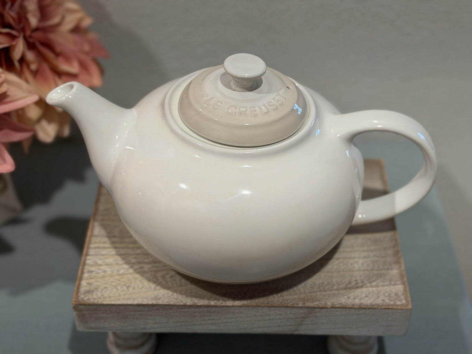 Le Creuset 1.3L Classic Teapot MERINGUE Stoneware Glossy Finish Second Choix NEW