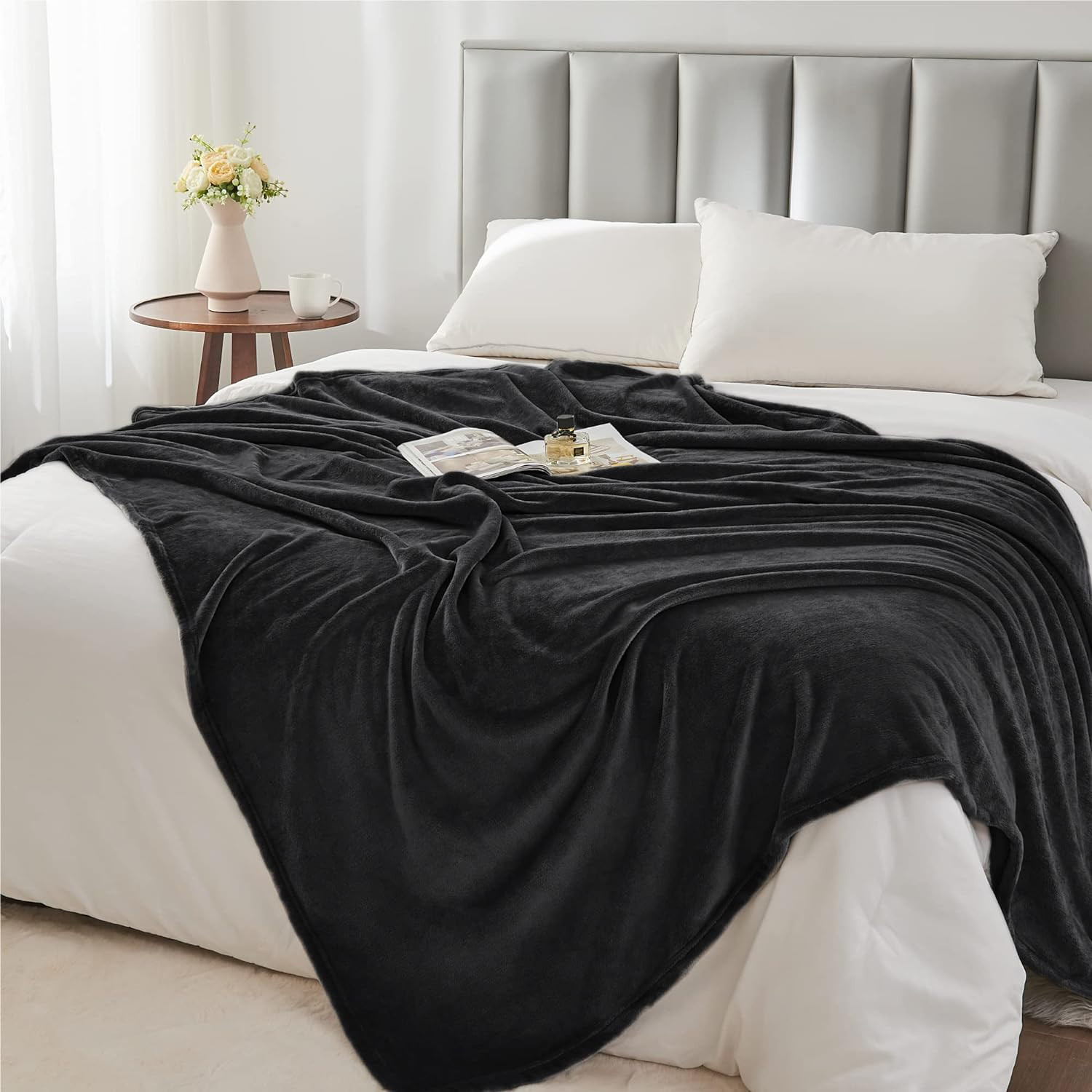 Fleece Blanket Black Throw Blankets for Couch & Bed, Luxury Plush Cozy Fuzzy Bla