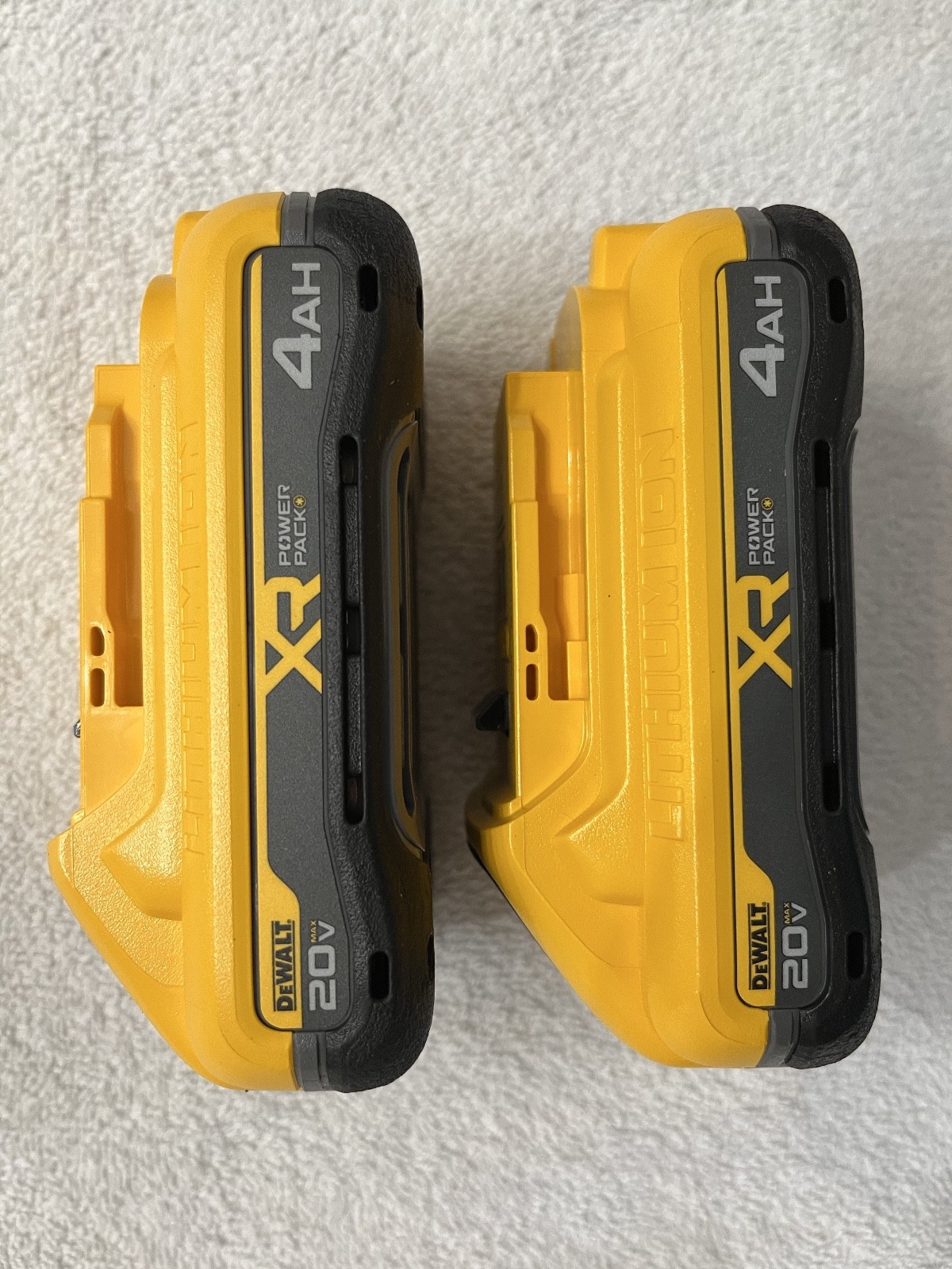 2 New Dewalt DCB2104 Powerpack 20V Max XR 4.0Ah Lithium Ion Batteries DCB2104-2