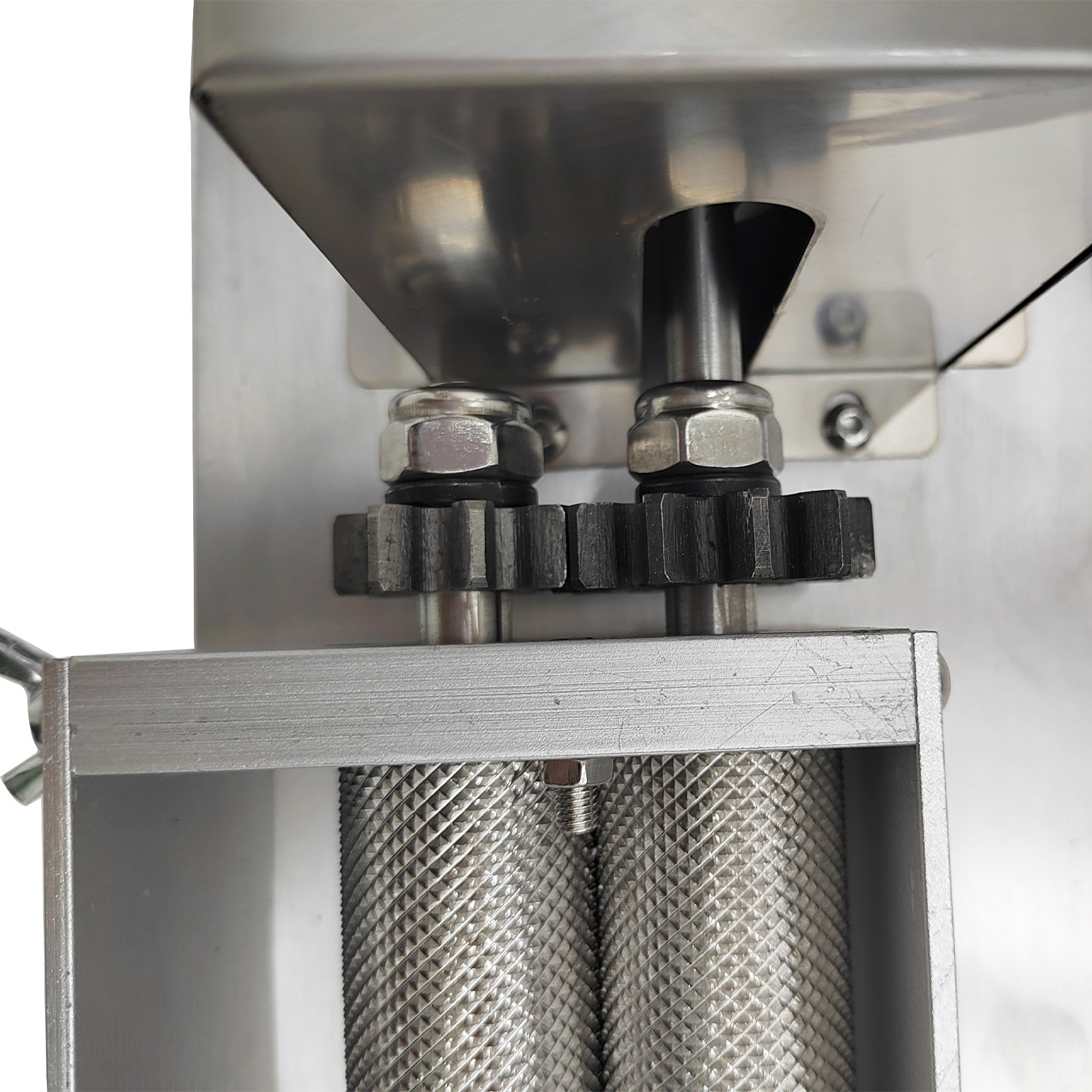 110V Electric Stainless Two-roll Grain Grinder Malt Crusher 65r/min 4L Hopper
