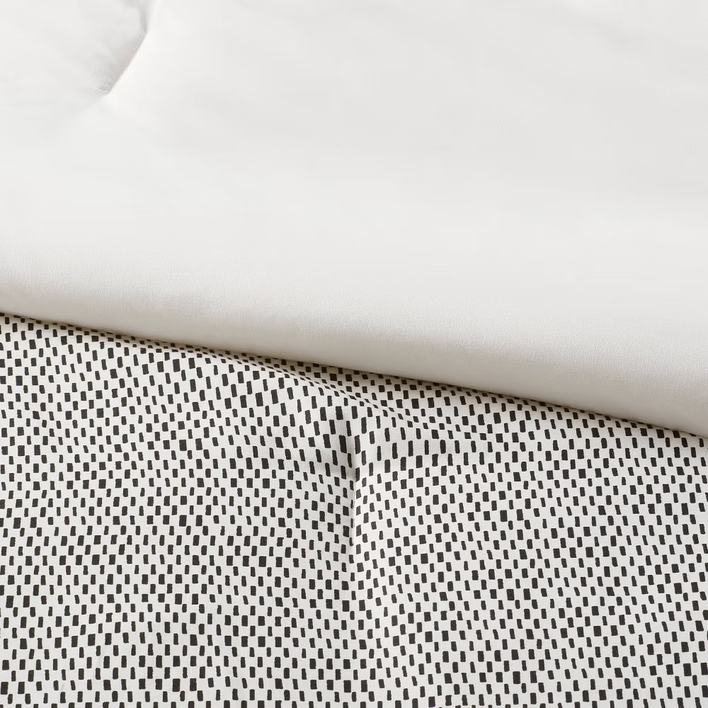 Twin/Twin Extra Long Printed Comforter Set Black/White – Room Essentials