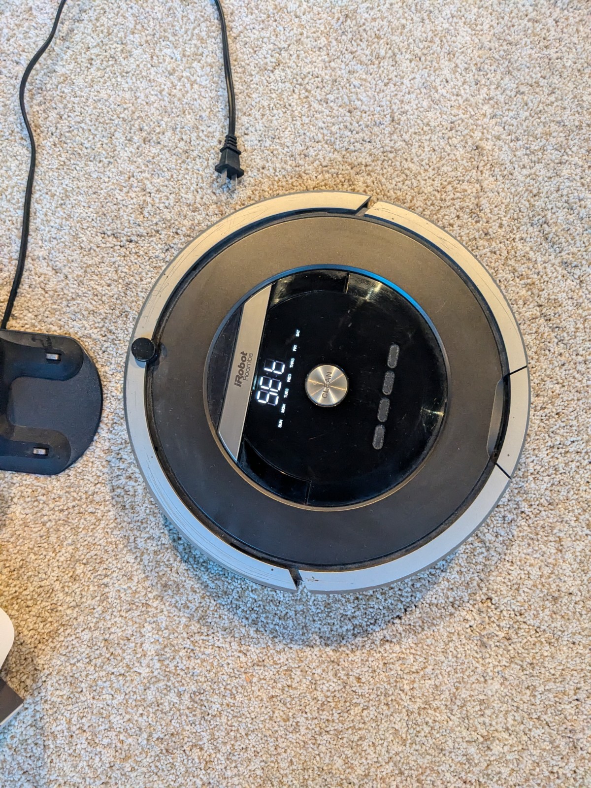 iRobot Roomba 870 Robot Vacuum works see Pictures for details sold as it is