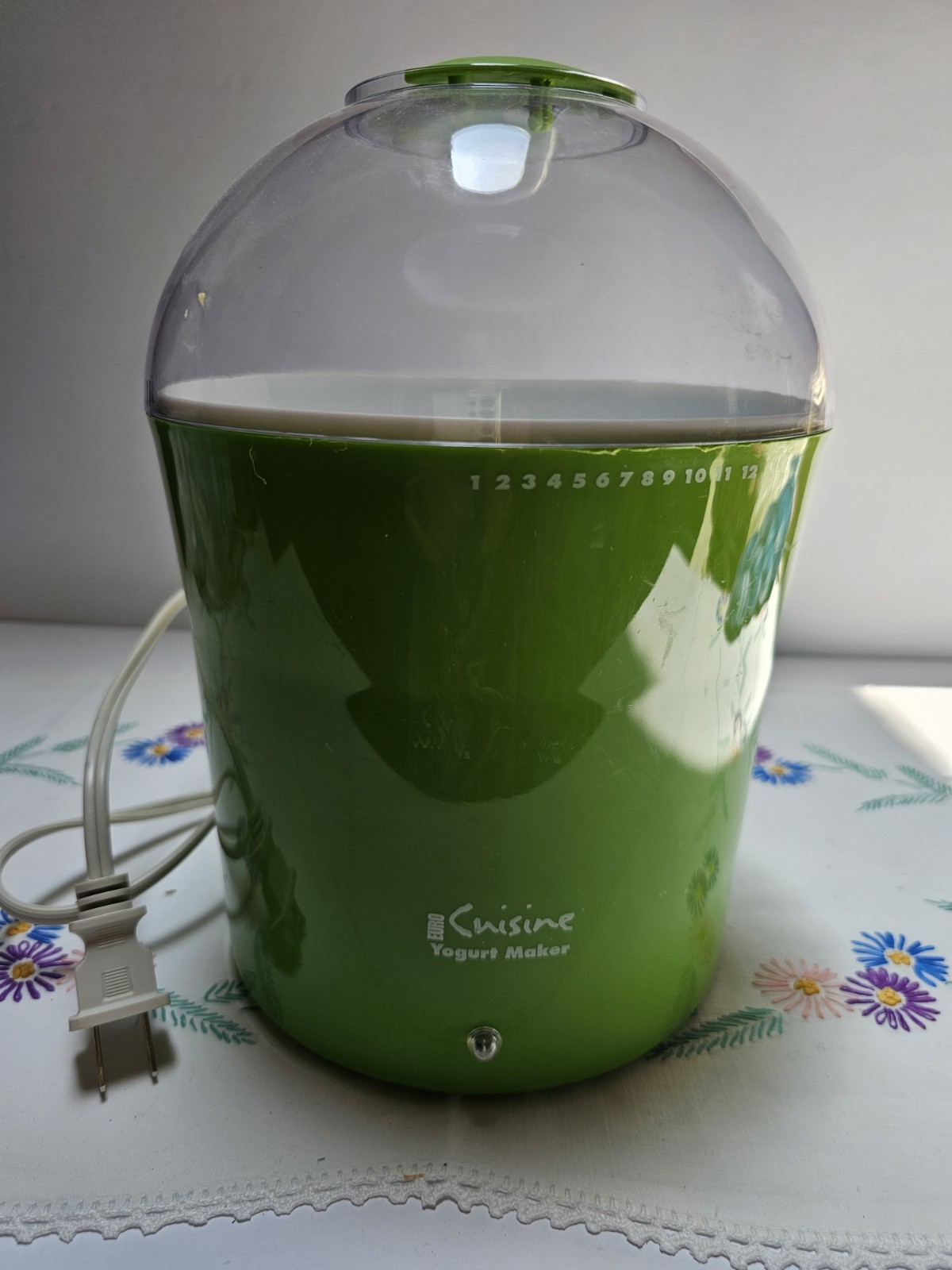 Euro Cuisine Yogurt And Greek Yogurt Maker #YM260 BPA FREE T2716