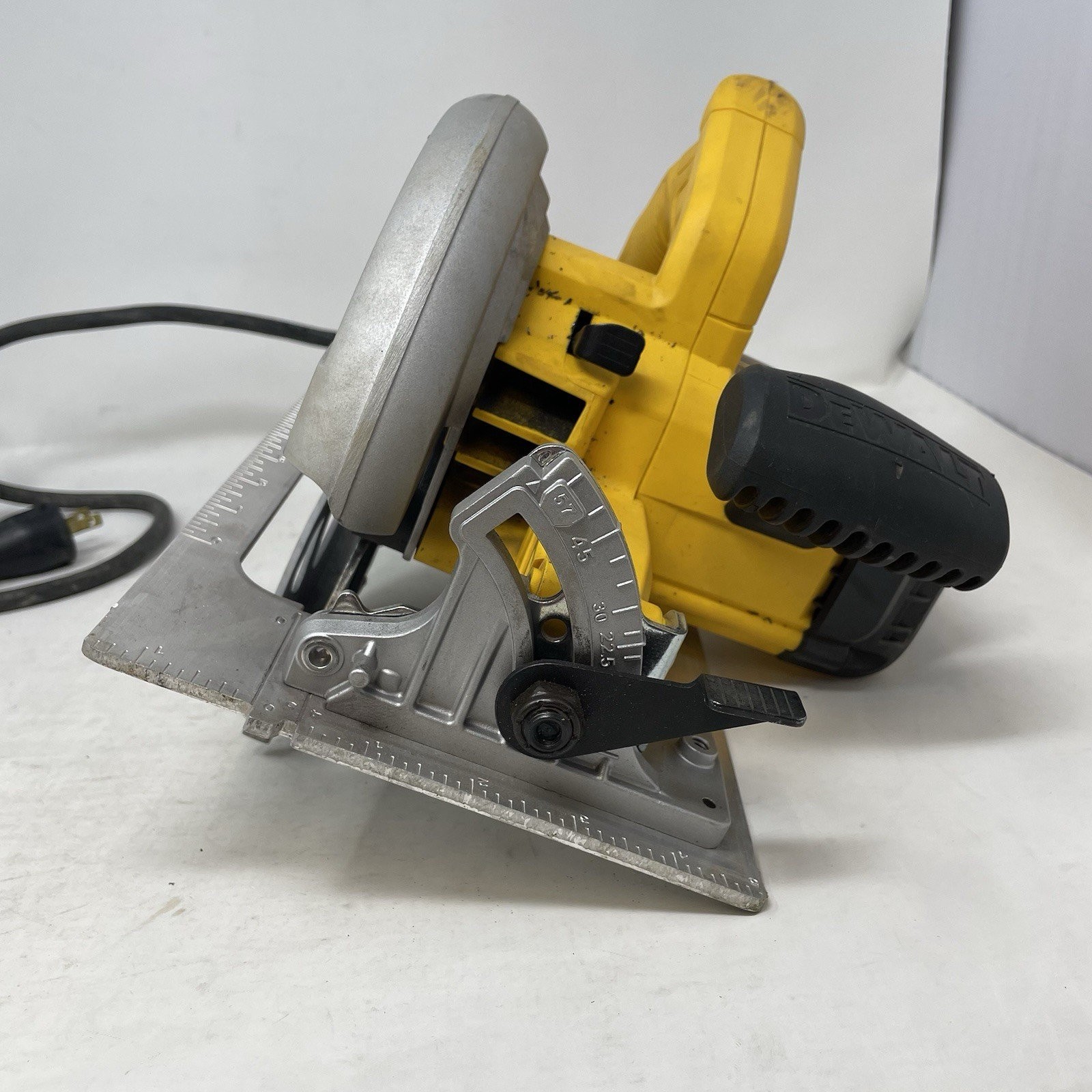 DeWalt DWE575 7-1/4″ Lightweight Circular Saw Corded *Parts Only*