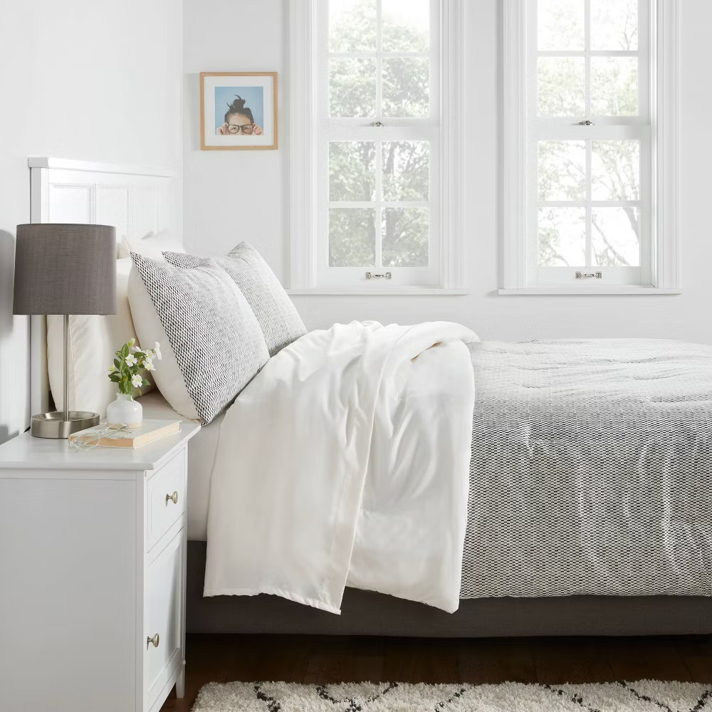 Twin/Twin Extra Long Printed Comforter Set Black/White – Room Essentials