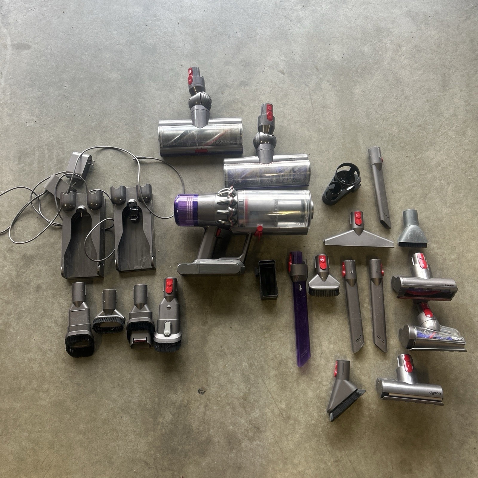 Dyson V11 Vacuum Main Body + Attachments Tested Work V28 READ