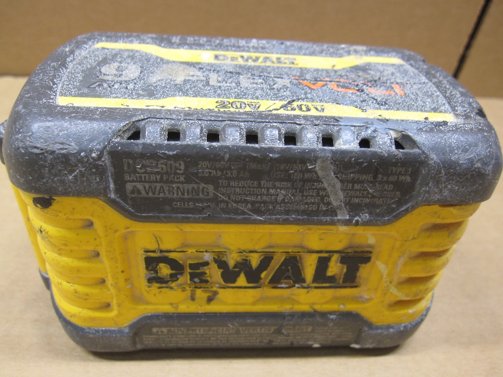 DEWALT 9AH DCB609 Flex Volt BATTERY FOR PARTS OR REPAIR ONLY