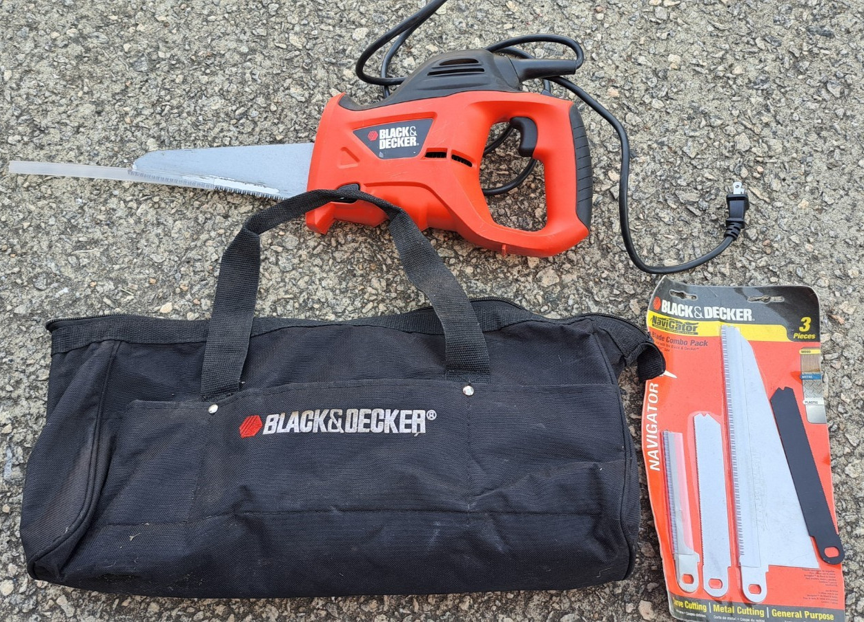 Black & Decker Corded Electric Reciprocating Hand Saw w/ Bag & Navigator Blades