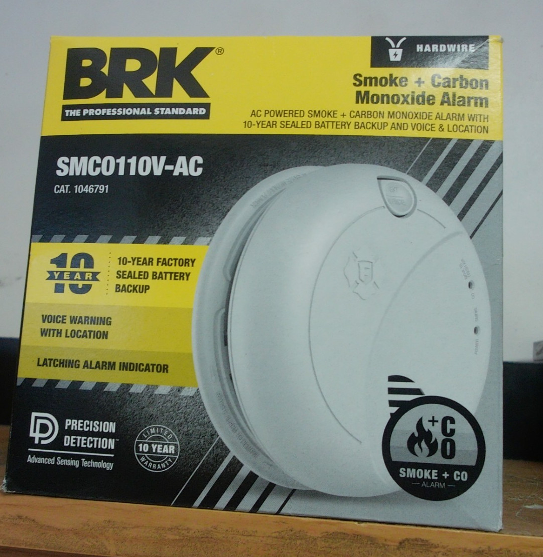 NEW BRK SMCO110V-AC HARDWIRED SMOKE & CO ALARM W/VOICE 10YR BATTERY BACK-UP