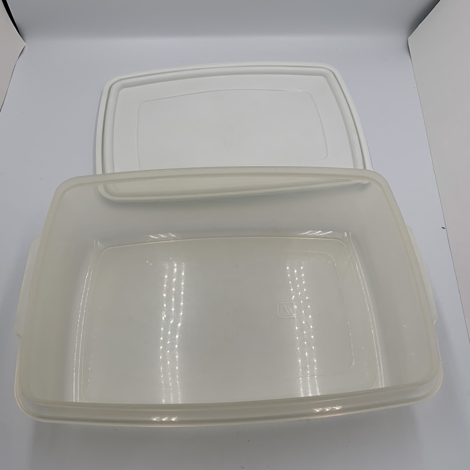 Vintage Rubbermaid 17 Cup Rectangle Servin Savers Set of 2 – 1 NOS