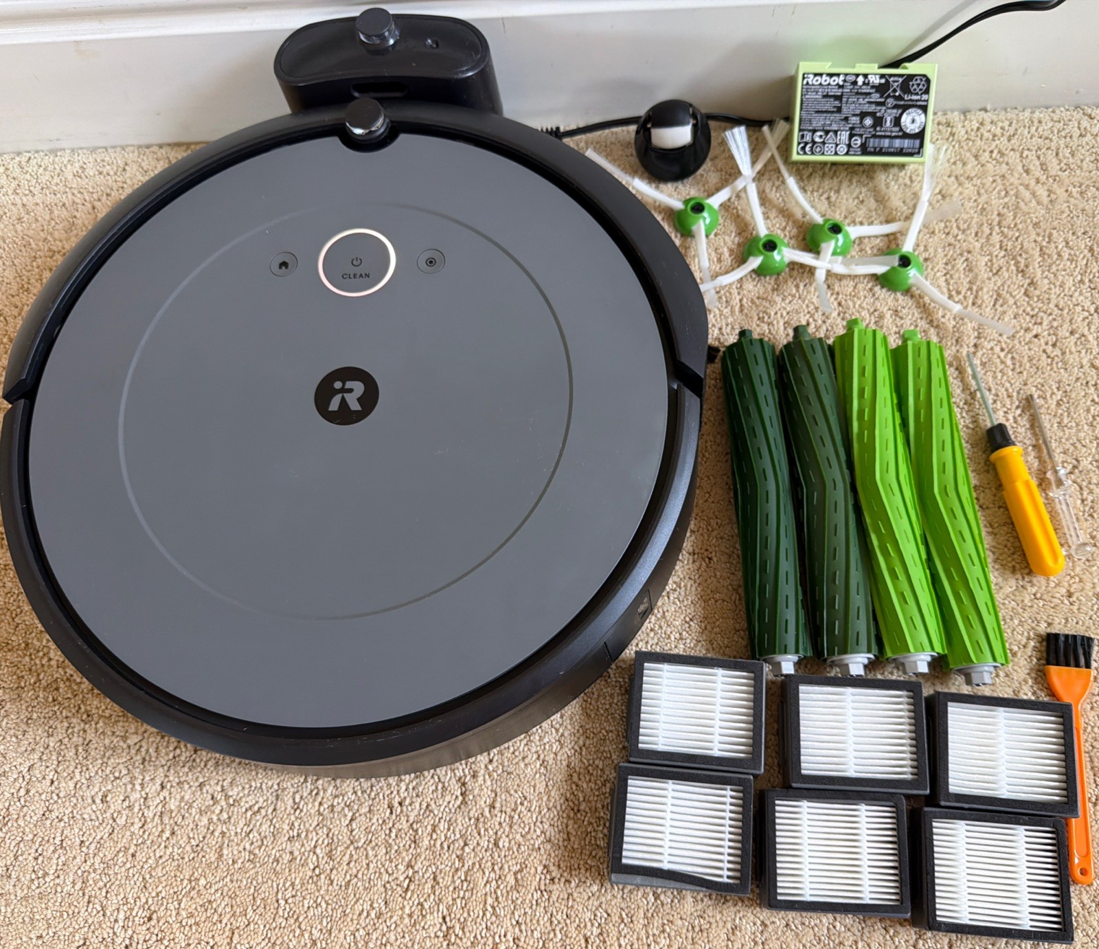 REFURBISH iRobot Roomba i2 i2152 Robot Vacuum Cleaner WiFi Enabled Grey Black 2