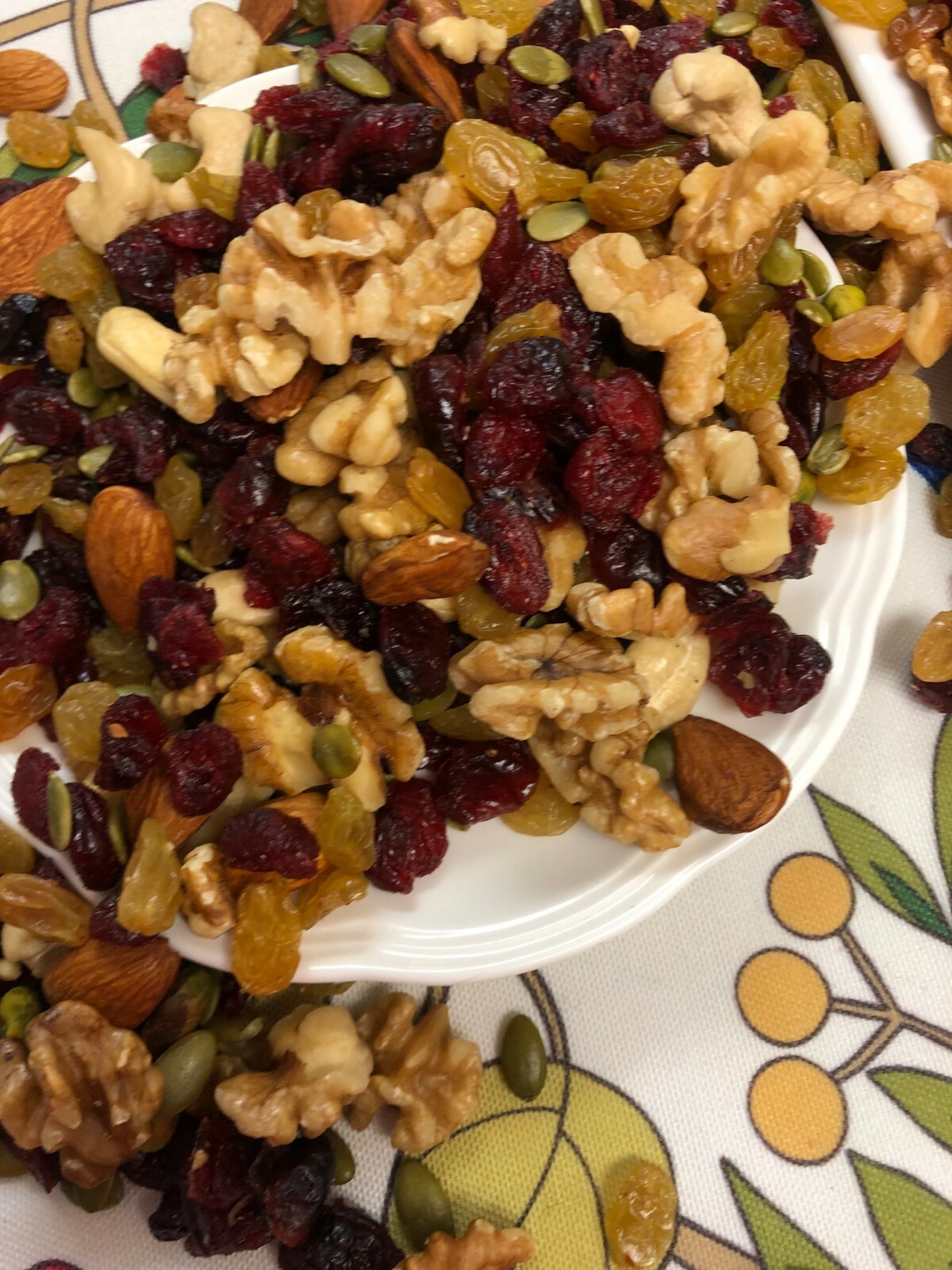 Omega-3 Deluxe Mix Cranberries Raisins Cashews Walnuts Almond Pistachio Pecans