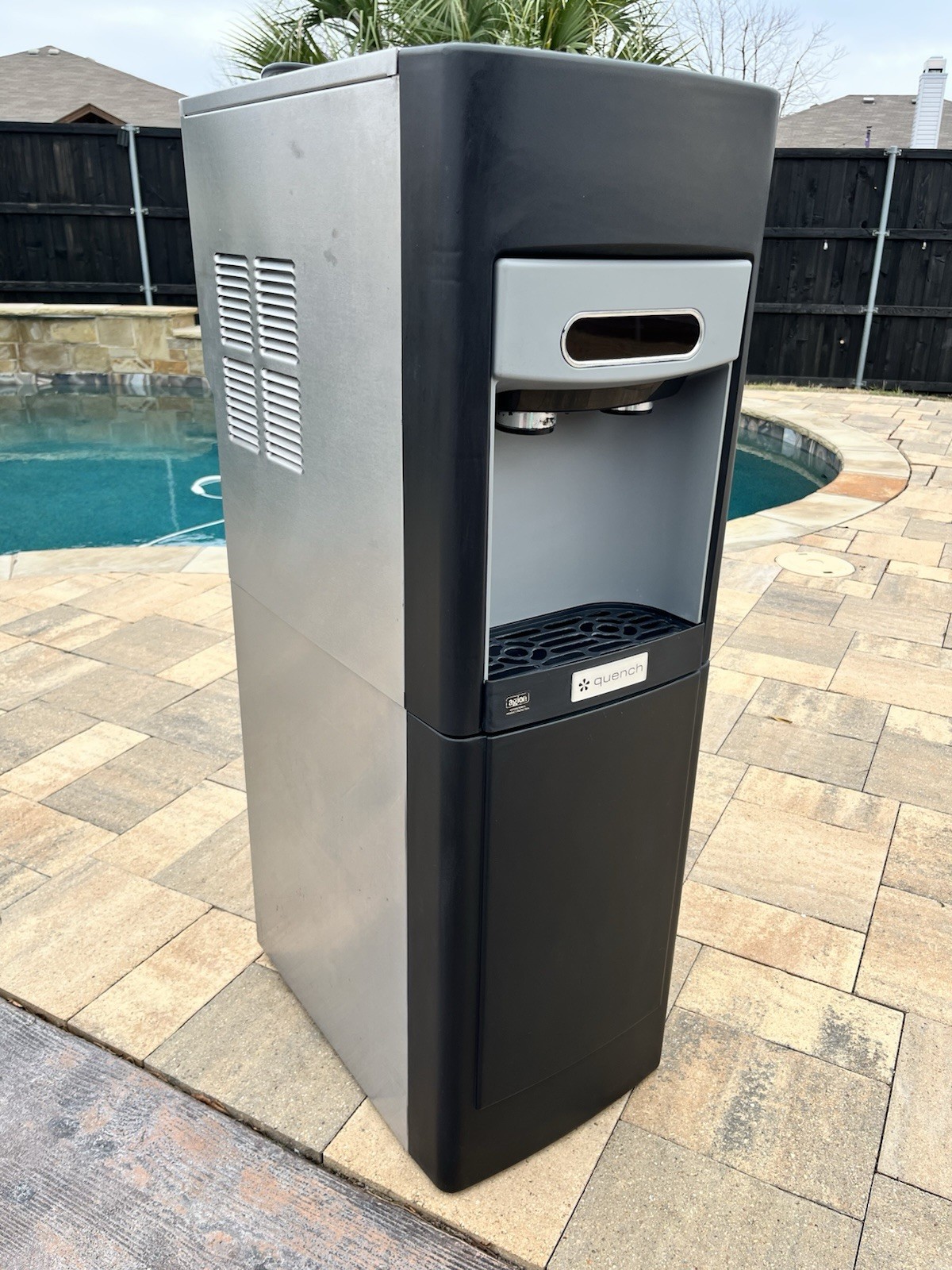 2019 Quench Chewblet Nugget Ice Maker 15FS100A Water Dispenser – Works Great