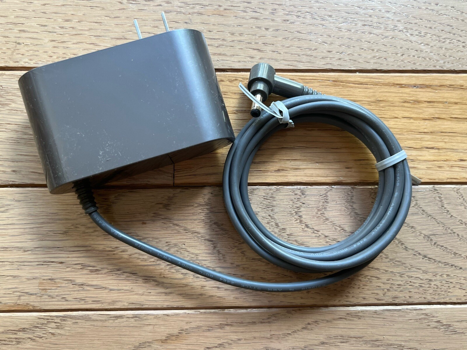 Dyson V11 Outsize Wall Dock 970011-02 & AC Charger/Adapter 969350-02 Brand New!