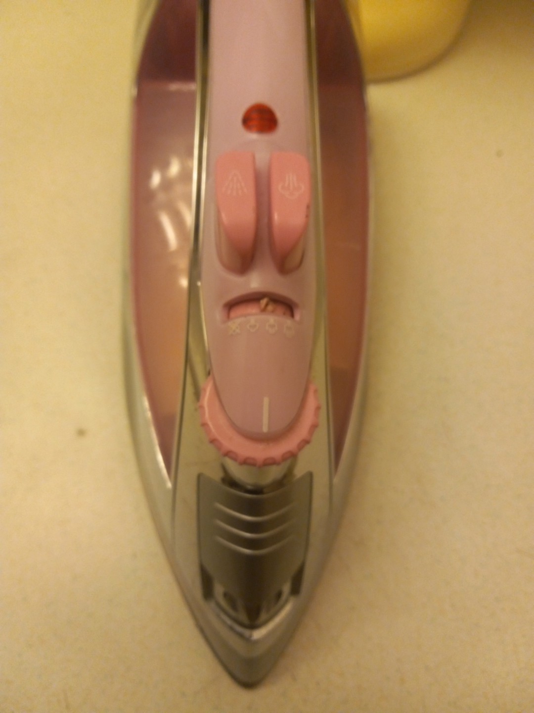 Sunbeam Steam Master Prof Iron Silver/pink Model GCSBSP-200 Retractable Cord