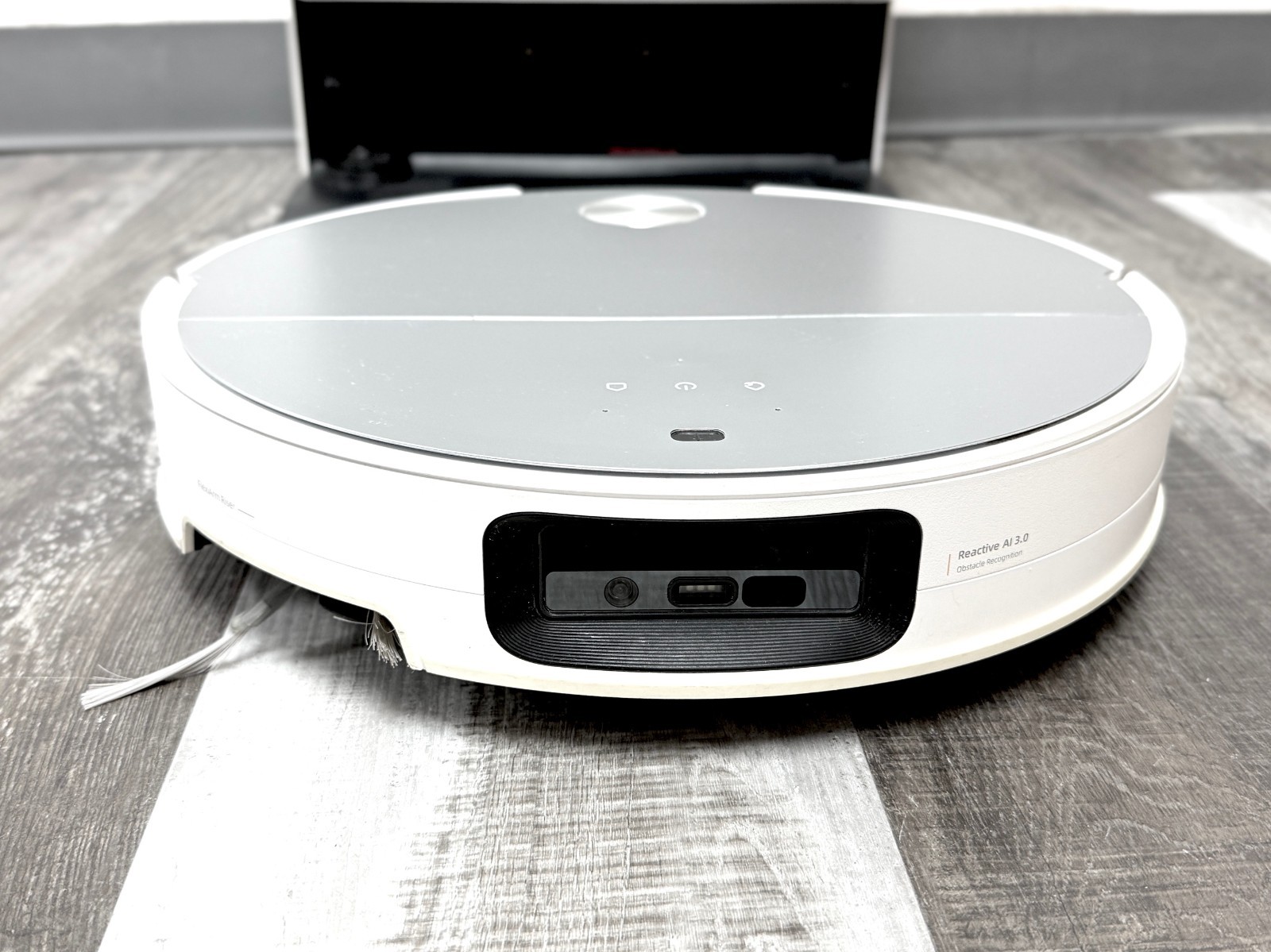 Roborock Saros 10 Ultra Thin Robot Vacuum 22000Pa Heat-Wash & Dry Mop, Pre-Owned