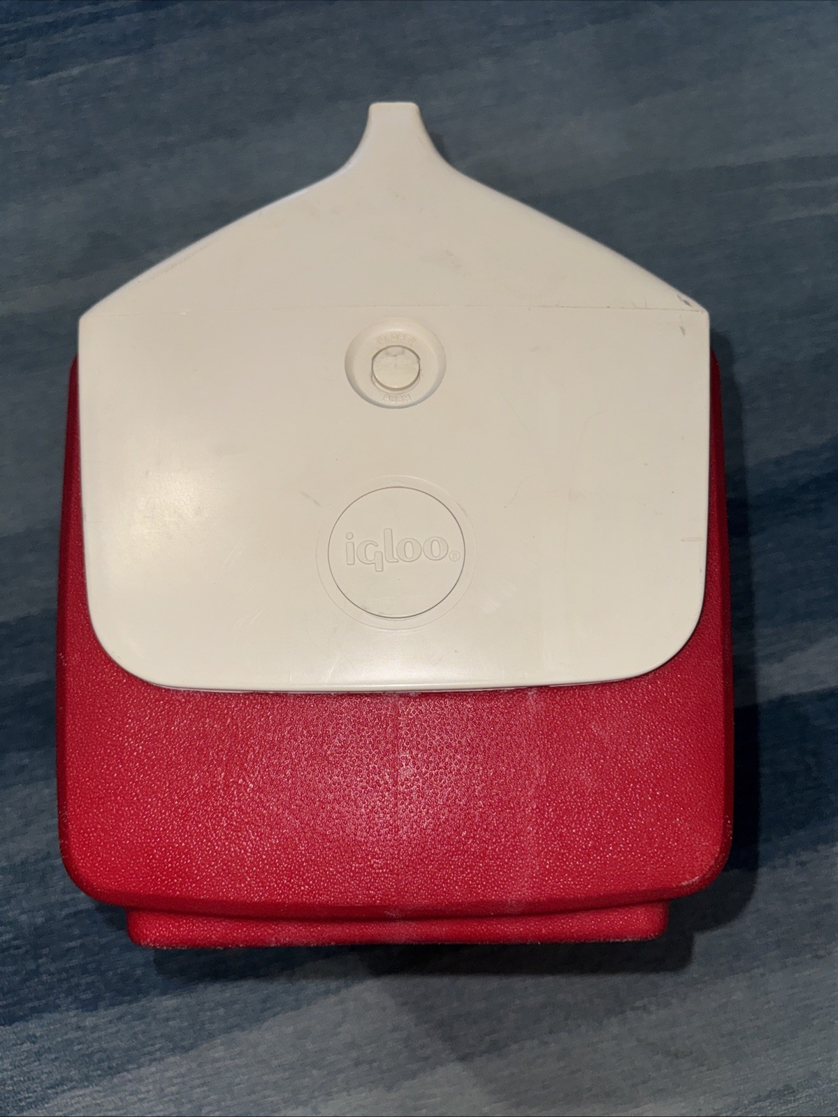Vintage 16 Quart PLAYMATE By IGLOO Cooler Red & White 1983 14″L x 10″W x 14″T