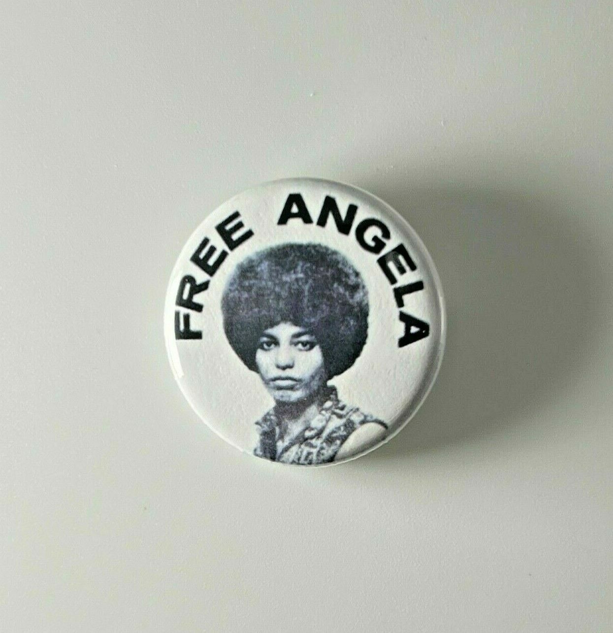 Free Angela Davis 1.25″ Button A014B125 Black Panther Party Pin Badge Hampton