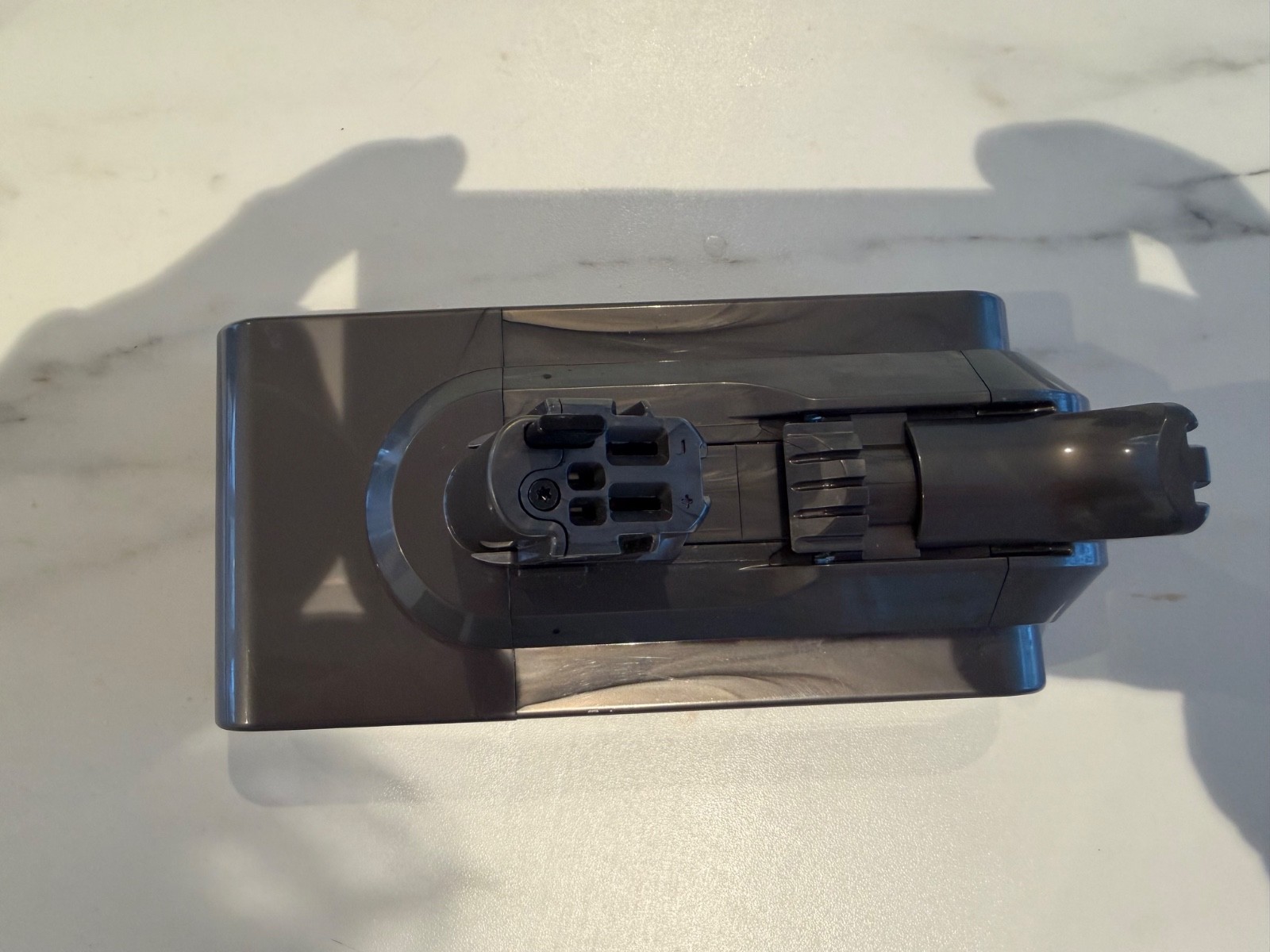 DYSON V15 OUTSIZE – SV47 SV22 GENUINE OEM 3600mAh CLICK IN LI-ION BATTERY AS IS